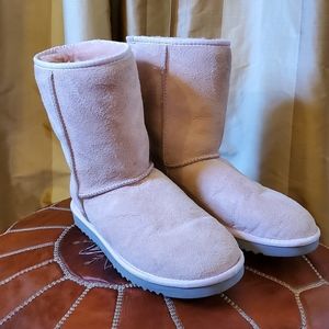 Ugg Women's Classic Short size 9
